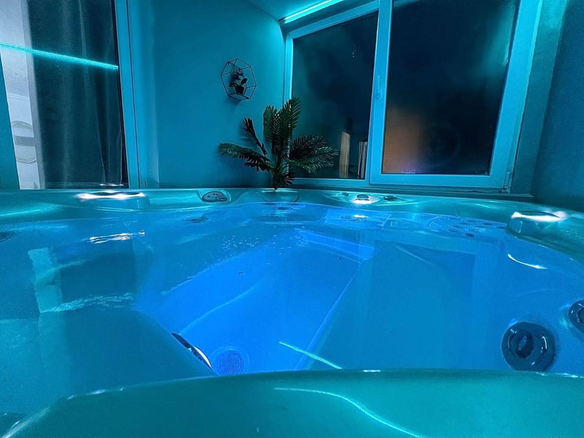 Luxor - Jacuzzi&Cozy Apartments Сибиу Экстерьер фото
