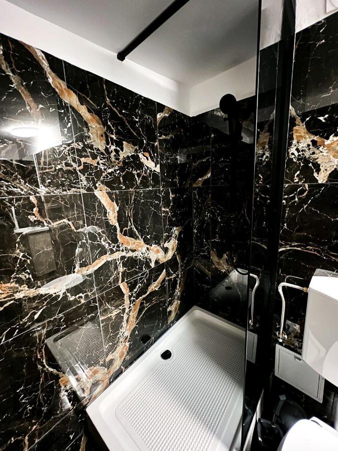 Luxor - Jacuzzi&Cozy Apartments Сибиу Экстерьер фото