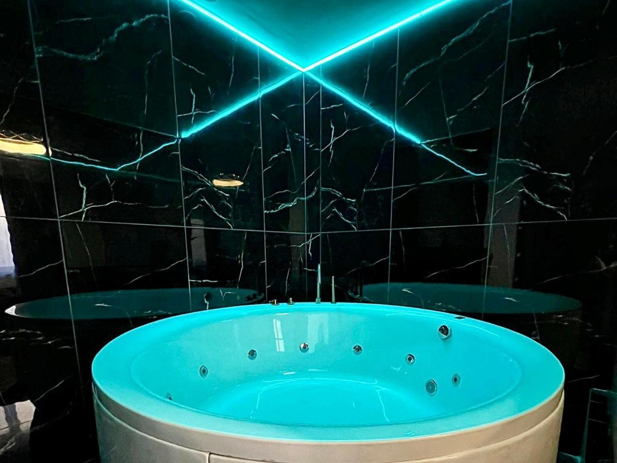 Luxor - Jacuzzi&Cozy Apartments Сибиу Экстерьер фото