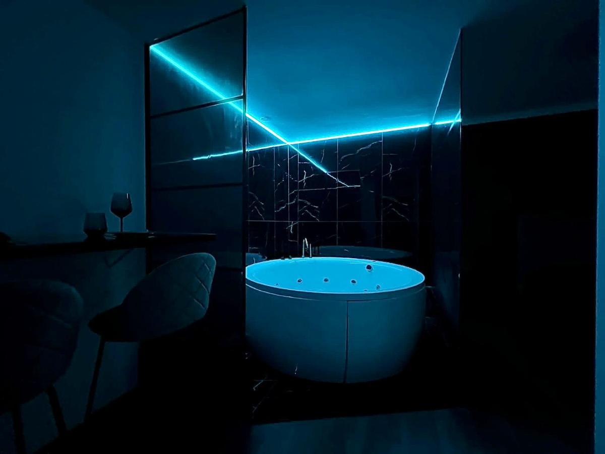 Luxor - Jacuzzi&Cozy Apartments Сибиу Экстерьер фото