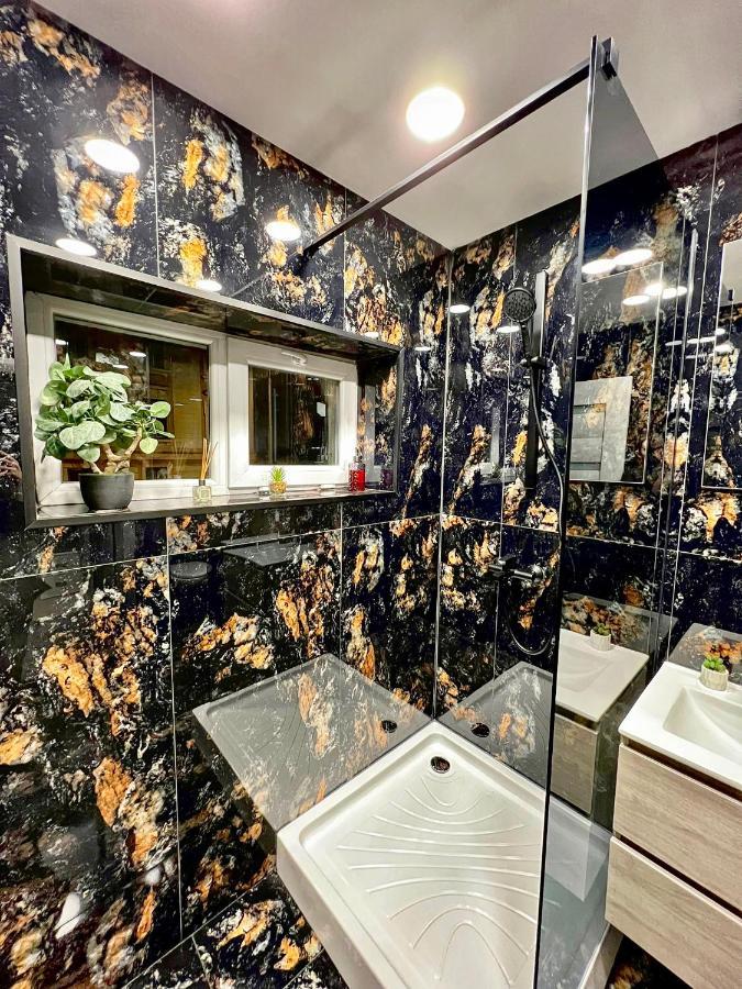 Luxor - Jacuzzi&Cozy Apartments Сибиу Экстерьер фото