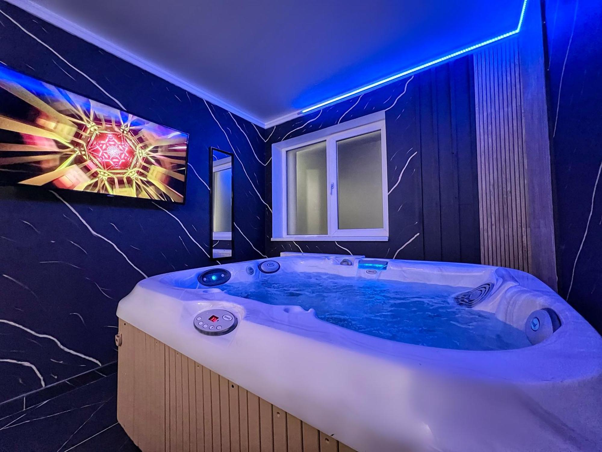 Luxor - Jacuzzi&Cozy Apartments Сибиу Экстерьер фото
