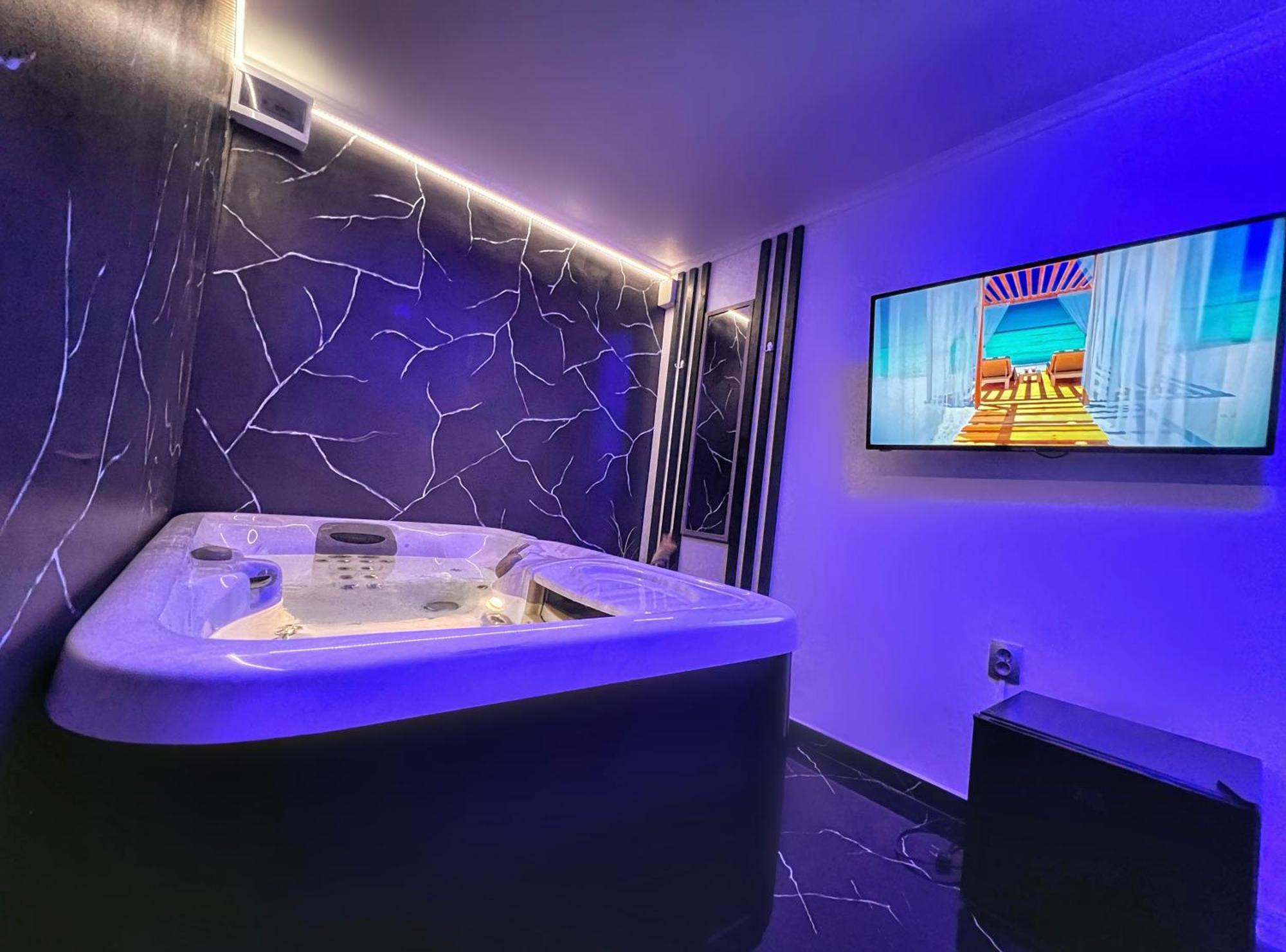Luxor - Jacuzzi&Cozy Apartments Сибиу Экстерьер фото