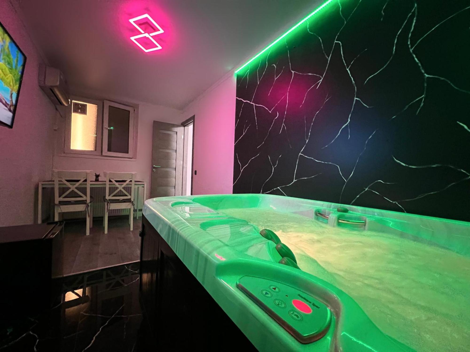 Luxor - Jacuzzi&Cozy Apartments Сибиу Экстерьер фото