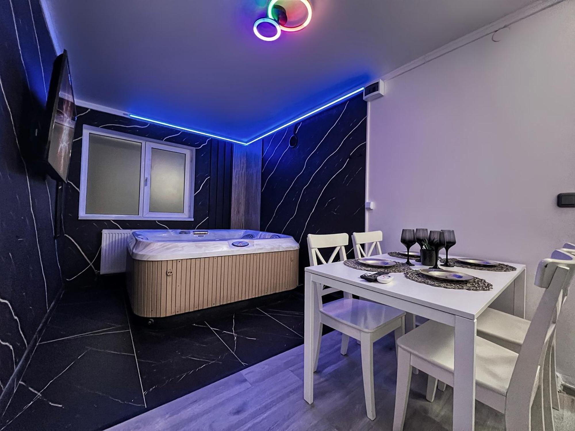 Luxor - Jacuzzi&Cozy Apartments Сибиу Экстерьер фото