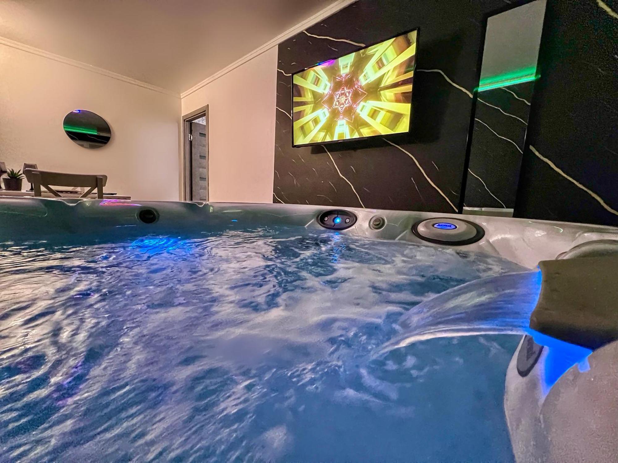 Luxor - Jacuzzi&Cozy Apartments Сибиу Экстерьер фото