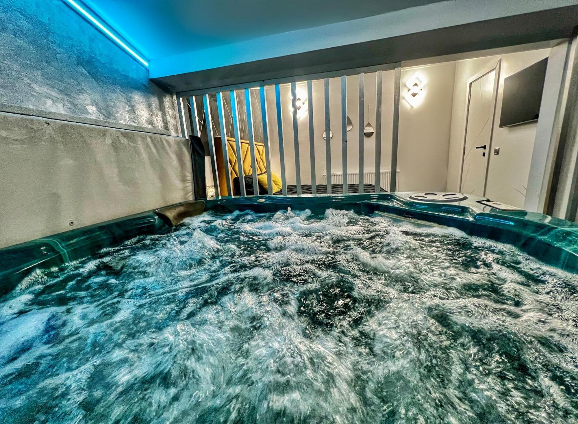 Luxor - Jacuzzi&Cozy Apartments Сибиу Экстерьер фото