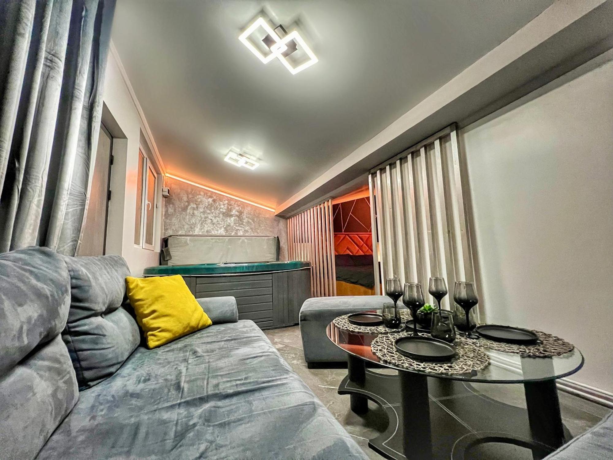 Luxor - Jacuzzi&Cozy Apartments Сибиу Экстерьер фото