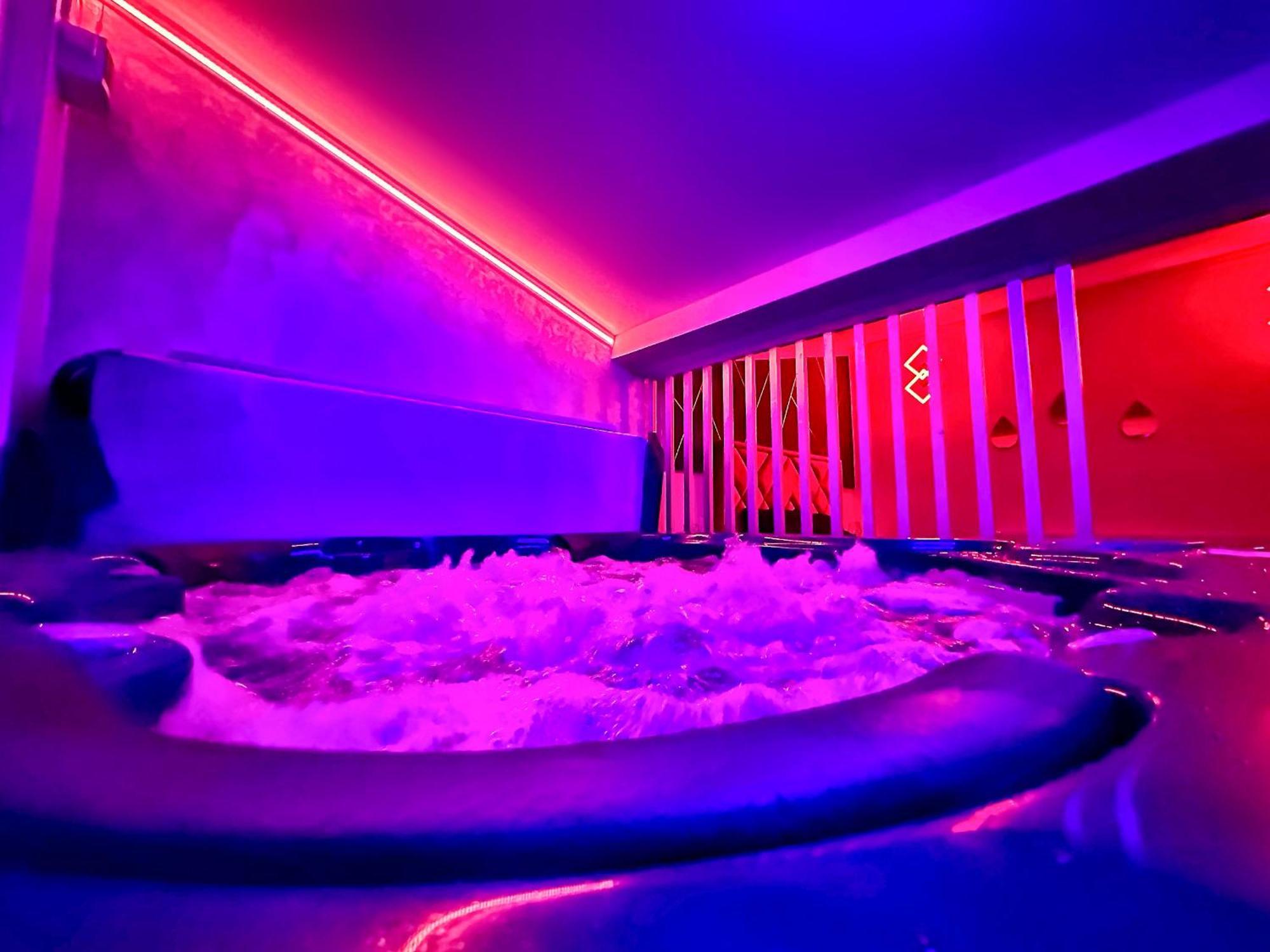 Luxor - Jacuzzi&Cozy Apartments Сибиу Экстерьер фото