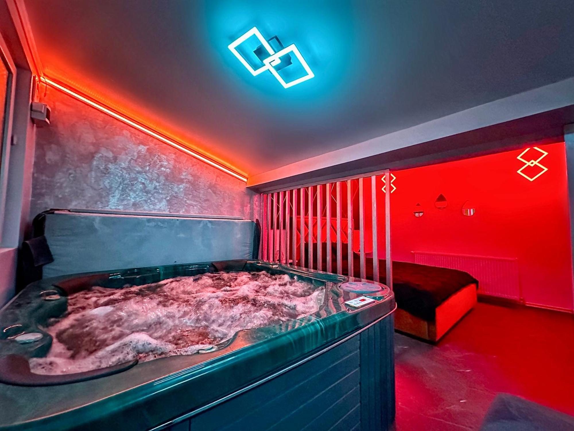 Luxor - Jacuzzi&Cozy Apartments Сибиу Экстерьер фото