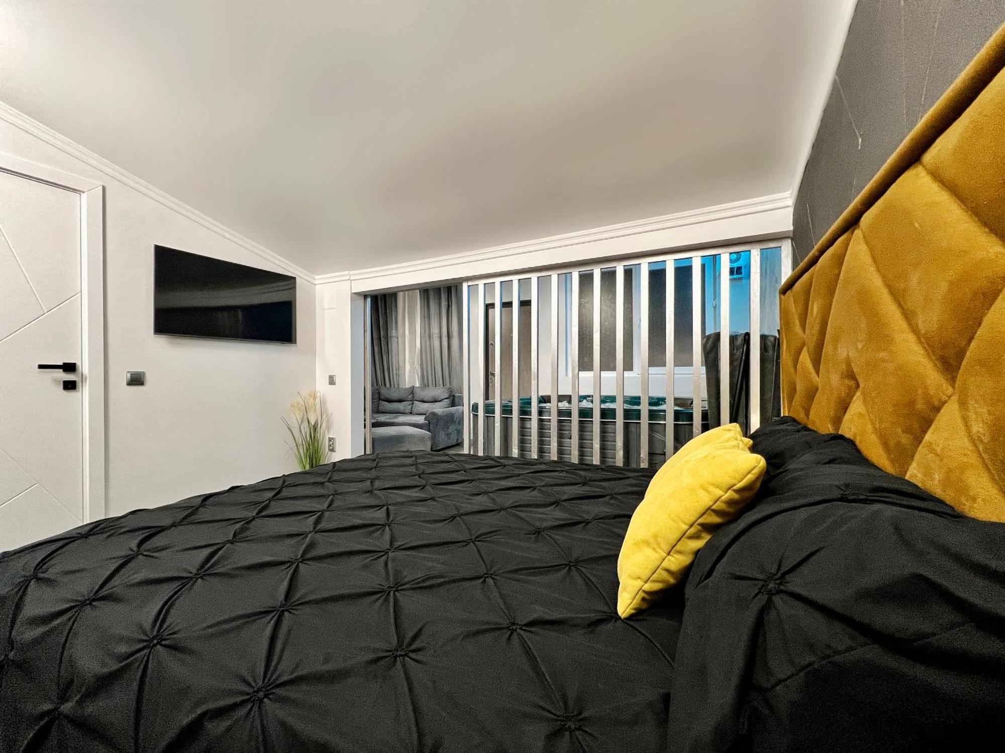 Luxor - Jacuzzi&Cozy Apartments Сибиу Экстерьер фото