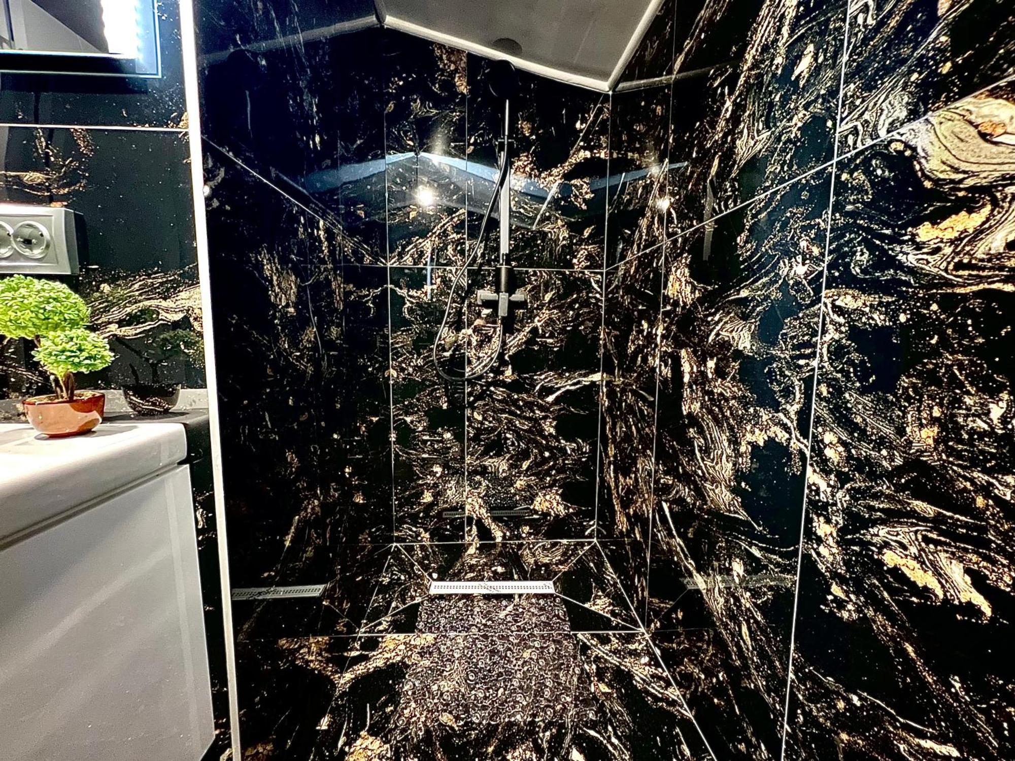 Luxor - Jacuzzi&Cozy Apartments Сибиу Экстерьер фото