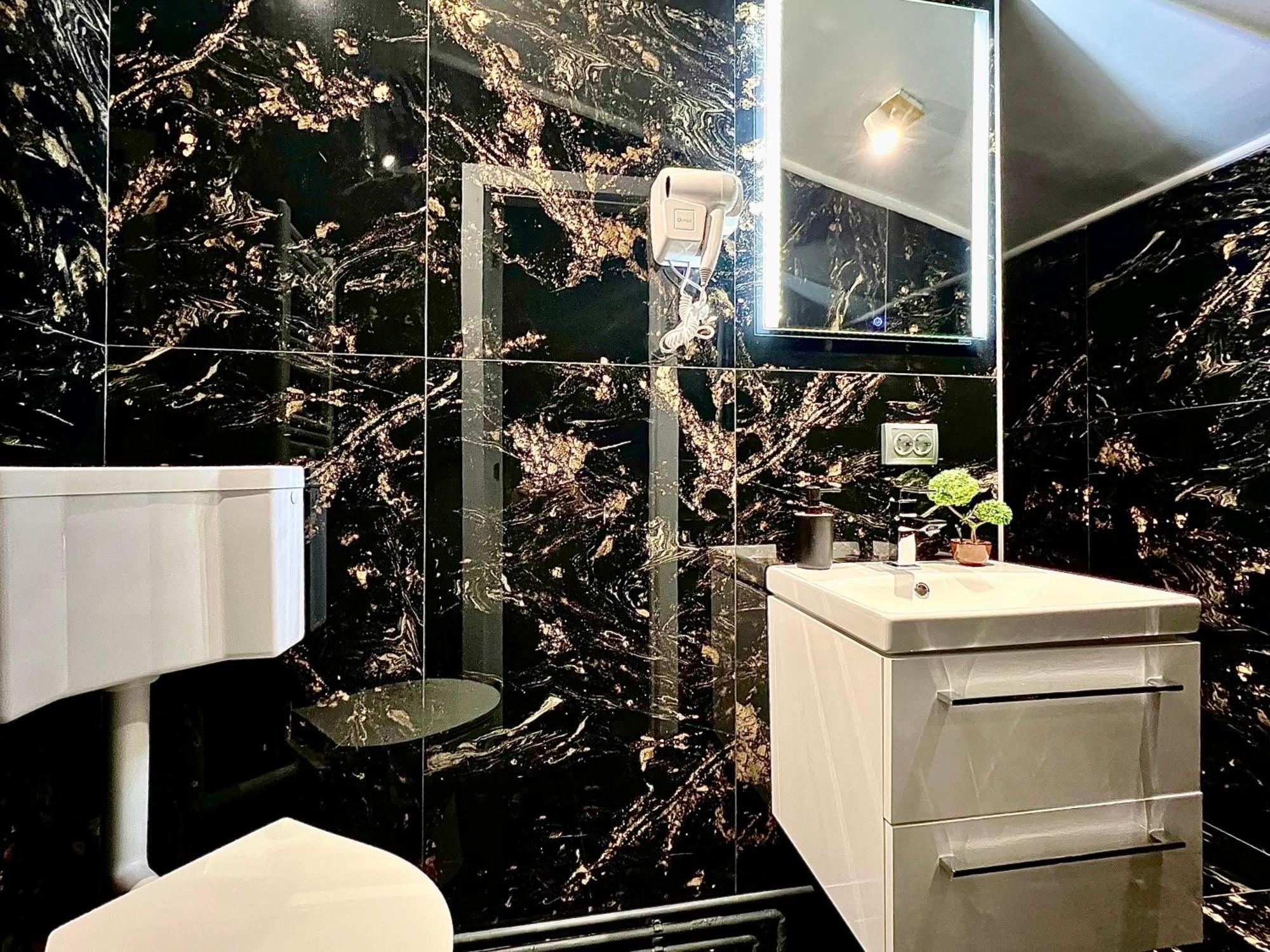 Luxor - Jacuzzi&Cozy Apartments Сибиу Экстерьер фото